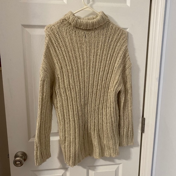 H&M Divided Sweater - Picture 3 of 3